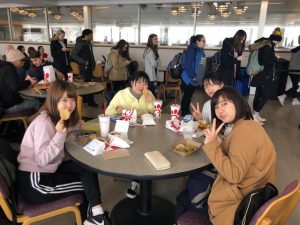 本学学生が米国デュケイン大学薬学部を訪問し海外薬学研修に参加しました。